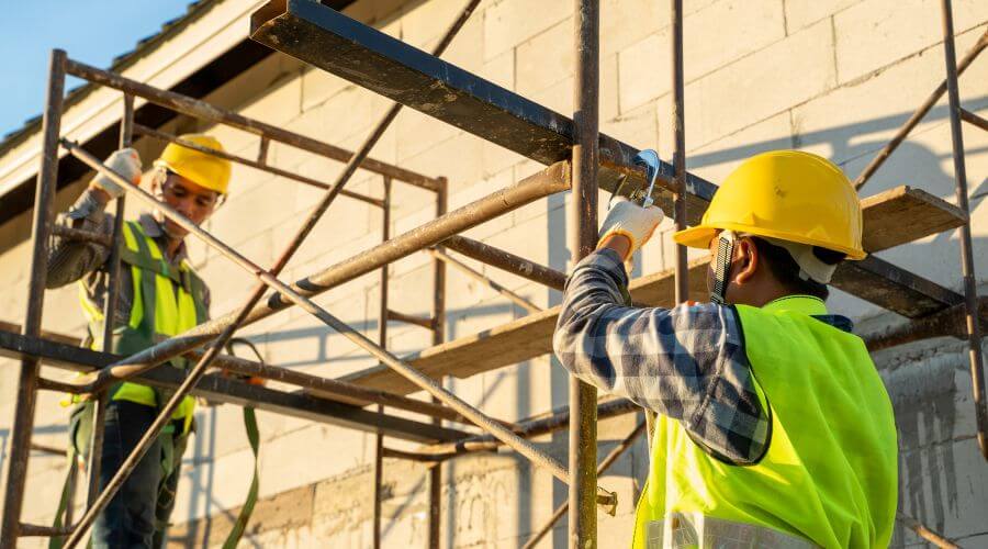 Professional gutter cleaning in Hillsboro, IL